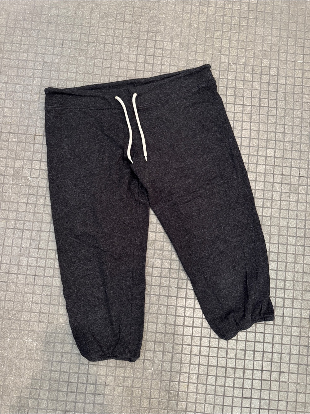 Monrow capri/knee length lightweight sweatpants y2k charcoal gray